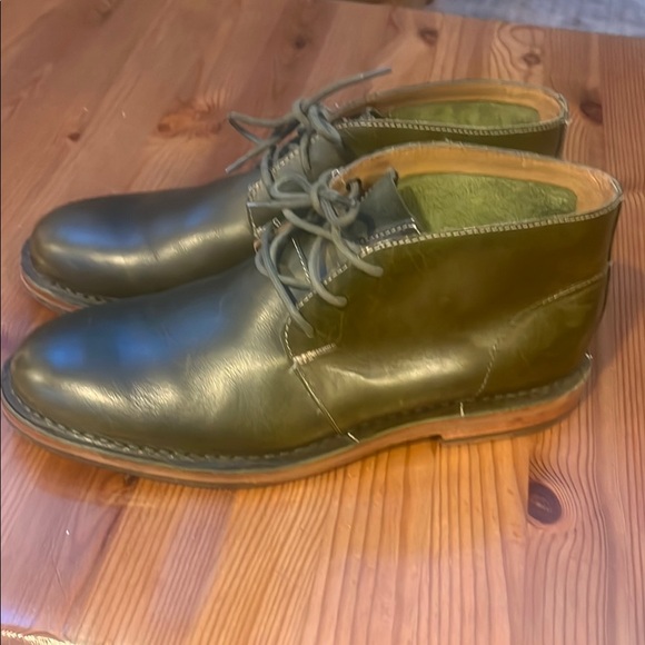 Cole Haan Green Chukka Boots with Minimalist Elegance - Picture 4 of 10